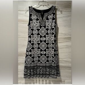 Women's White House Black Market
Sleeveless Embellished Pleat Hem Dress
Size XS